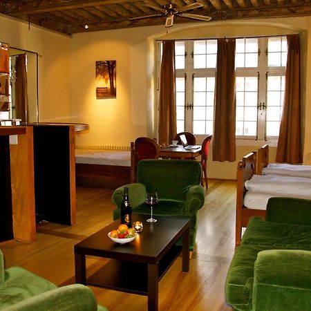 Aux Chambres Du Banneret Neuchâtel Eksteriør billede