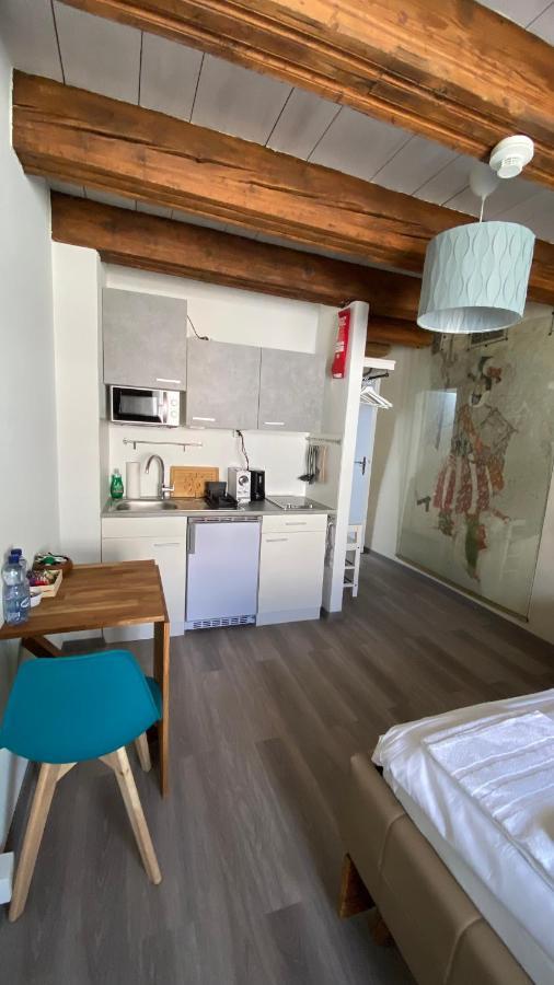 Aux Chambres Du Banneret Neuchâtel Eksteriør billede
