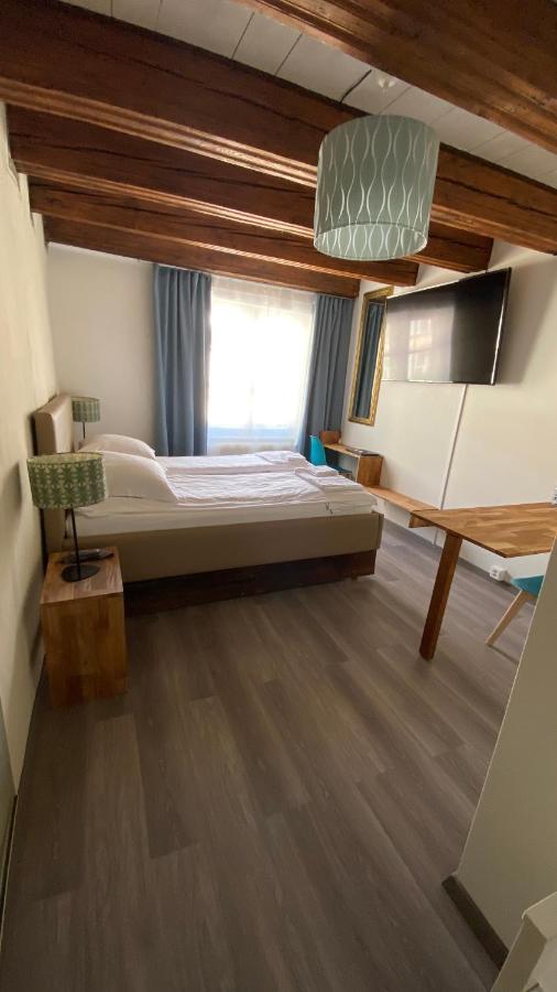 Aux Chambres Du Banneret Neuchâtel Eksteriør billede