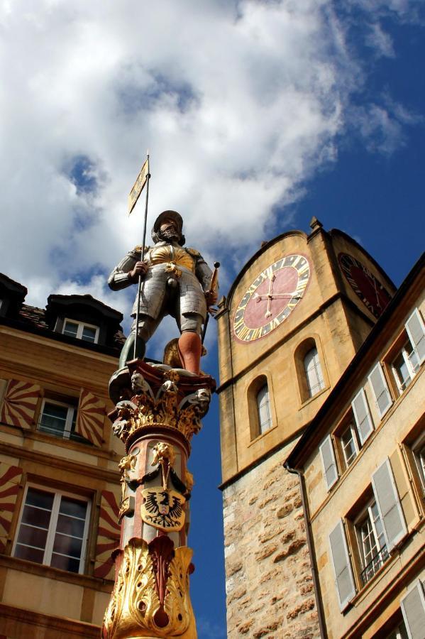 Aux Chambres Du Banneret Neuchâtel Eksteriør billede