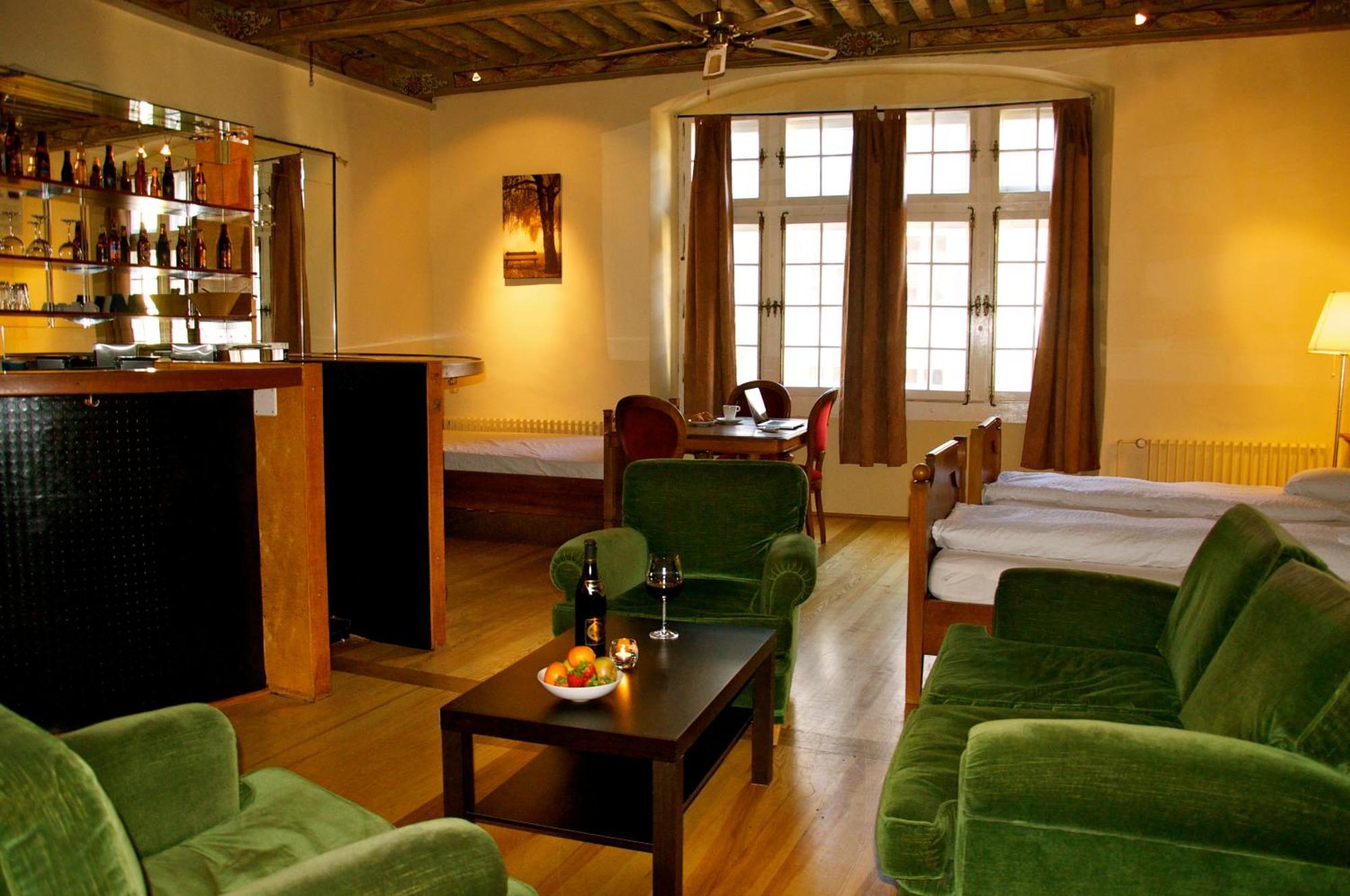 Aux Chambres Du Banneret Neuchâtel Eksteriør billede